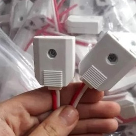 Phích cái liền dây lỗ tròn phích đực cắm điện