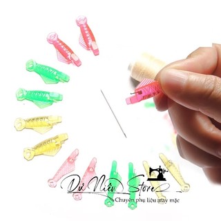 Dụng cụ xỏ kim hình con cá mini gói 5 cái