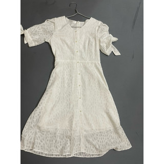 thanh lý đầm trắng size m eo 74 đổ lại
