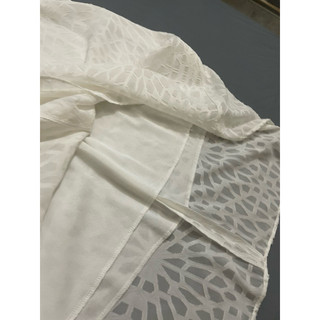 thanh lý đầm trắng size m eo 74 đổ lại