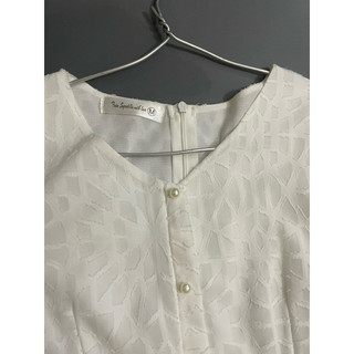 thanh lý đầm trắng size m eo 74 đổ lại