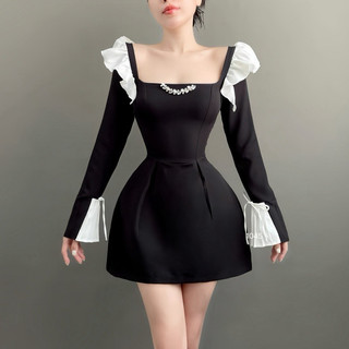 Đầm Cổ VuôngTay Dài Phối Bèo Thiết Kế Ôm Eo Màu Đen Phối Trắng Sang Trọng.