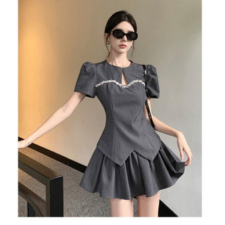 Sét Dáng Ngắn Hở Ngực Đính Đá + Chân Váy Ngắn  Xếp Ly Lưng Chun Dễ Thương