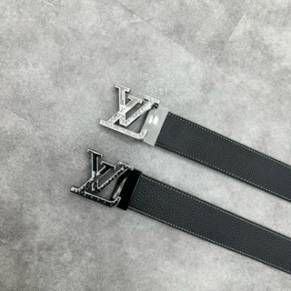 Thắt lưng da nam da Pu Eo Vì dây đen trơn may viền trắng mặt đúc logo chữ hoạ tiết sang trọng TL38P