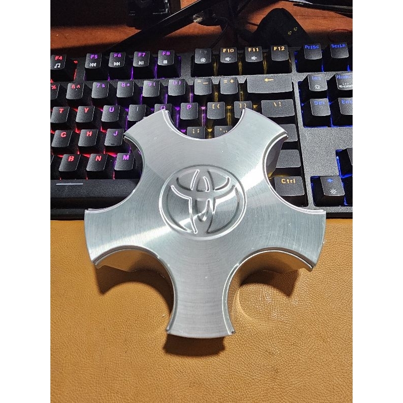 Logo chụp mâm, ốp lazang bánh xe Toyota Camry (1998-2000) - Giá 1 cái