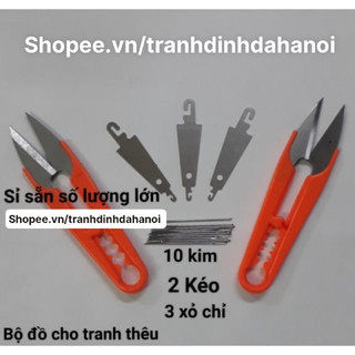 Dụng cụ là tranh thêu chữ thập kéo bấm chỉ 2 cái + kim 10 cái + 3 xỏ chỉ