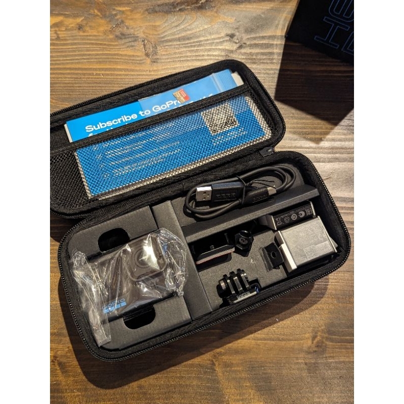 camera hành động gopro 11 bản tặng kèm pin và shorty + thẻ nhớ