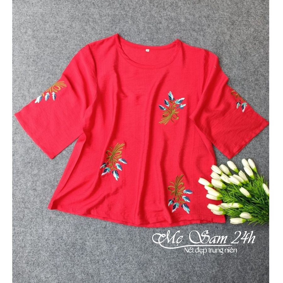 Áo nữ thêu hoa trung niên cổ tròn tay lỡ Mẹ Sam 24h form rộng rãi thoải mái chất liệu đũi mềm nhẹ mát AKH.54 | BigBuy360 - bigbuy360.vn