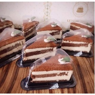 Set 10 Hộp nhựa tam giác đế đen A03