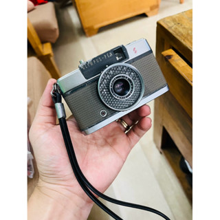 Máy film Olympus Pen EE S Lens Olympus 30mm f2.8 máy half frame cuộn 36 tấm chụp được 72 tấm