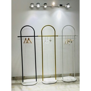 Khung kệ giá treo quần áo mẫu tai vòm cao 1m8 sơn tĩnh điện đế gỗ MDF cao cấp, cây livestream thời trang