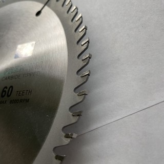 LƯỠI CƯA GỖ 250MM 60 RĂNG-2 TẤC 5(lưu ý chỉ dùng để cắt cốt pha và các loại gỗ mềm,không dùng cắt các loại gỗ cứng chắc)