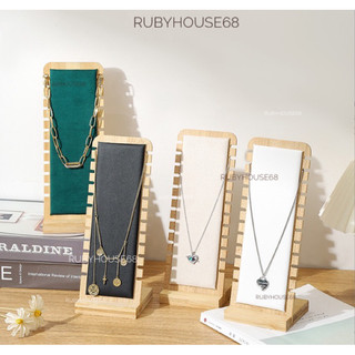 Kệ trưng dây chuyền gỗ decor cho shop Rubyhouse68