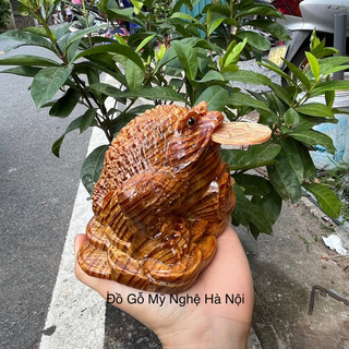 Tượng con cóc gỗ huyết long