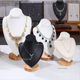 Cổ da trưng bày dây chuyền sang trọng cho shop Rubyhouse68