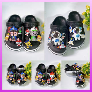 [ Tặng 12 sticker ] Dép Crocs Bay A đen mix Charm/sticker/ bé trai Muncrocs sỉ lẻ sục Crocss classic cho bé gái nam nữ