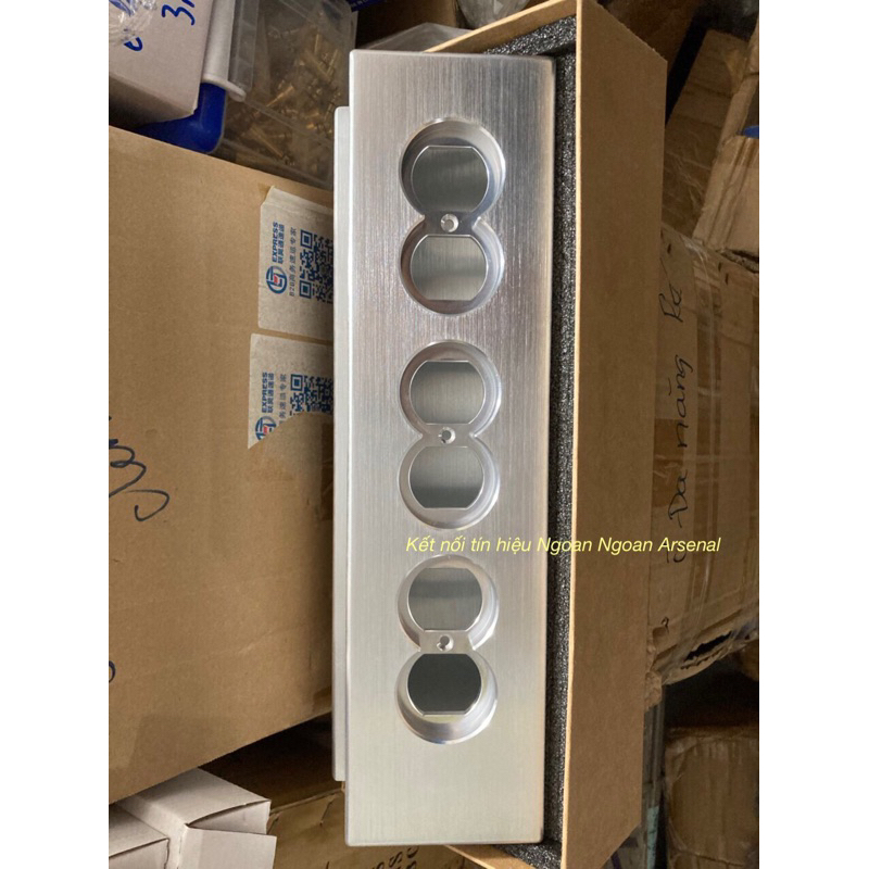 Hộp ổ cắm nguồn audio HIFI cao cấp hàng nhập khẩu. Hộp ổ cắm nguồn audio HIFI cao cấp NHÔM phay nguy