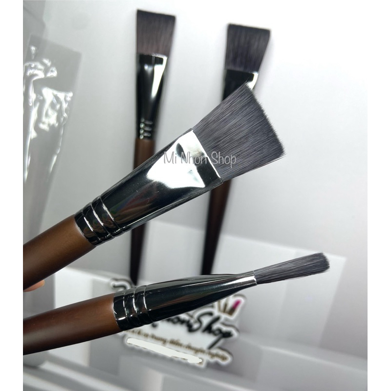 [MNS] Cọ nền dẹt đánh lót đánh kem nền dạng lỏng siêu bóng da và mỏng nhẹ