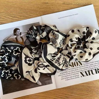 Cột tóc SCRUNCHIES lụa dễ thương đeo tay hot trend