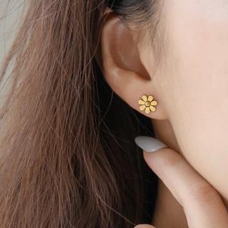 Bông Tai Nữ Hoa Cúc Nhỏ Xinh Titan Ko Đen TT 0125 Hoa Tai Titan