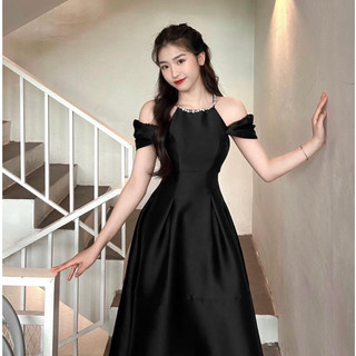 Váy Tapta Dài Cổ Yếm Sang Trọng Xoè Thiết Kế Nhấn Eo