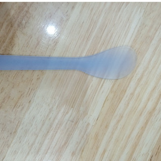 Que nhựa dùng để wax lông