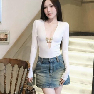 Áo cổ v dài tay khoét ngực sâu kèm tag cực chất qccc
