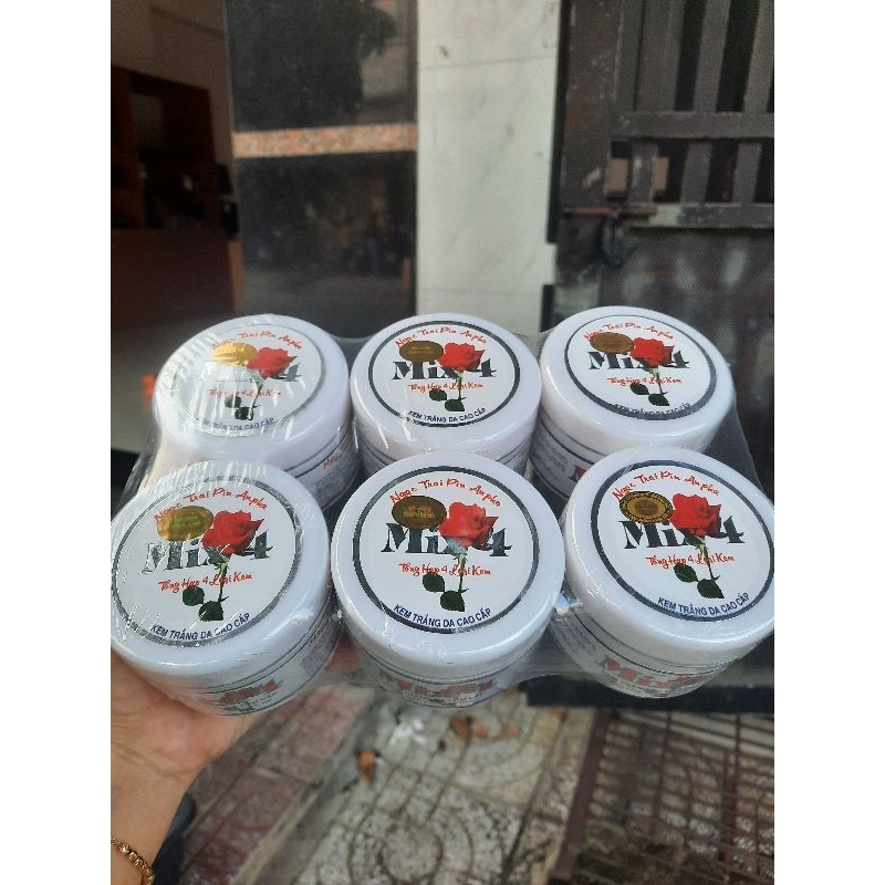 Kem mix 4 bông hồng