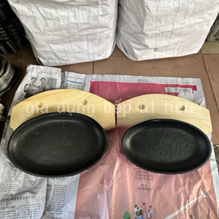 Chảo gang bò né hình oval chống dính kèm đế gỗ size Nhỏ - lớn