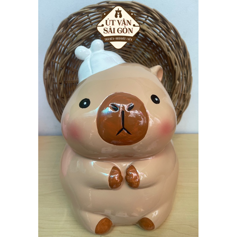 Heo đất Capybara đội nón size to ( cao 28 cm )