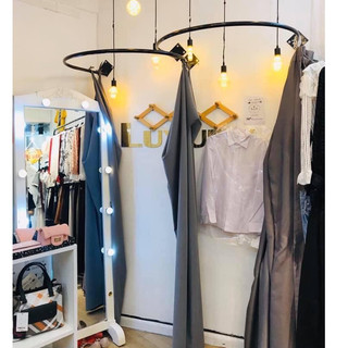 Khung treo rèm thay quần áo cho shop (tặng ốc vít)