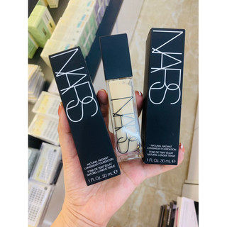 Kem nền Nars dài da dầu