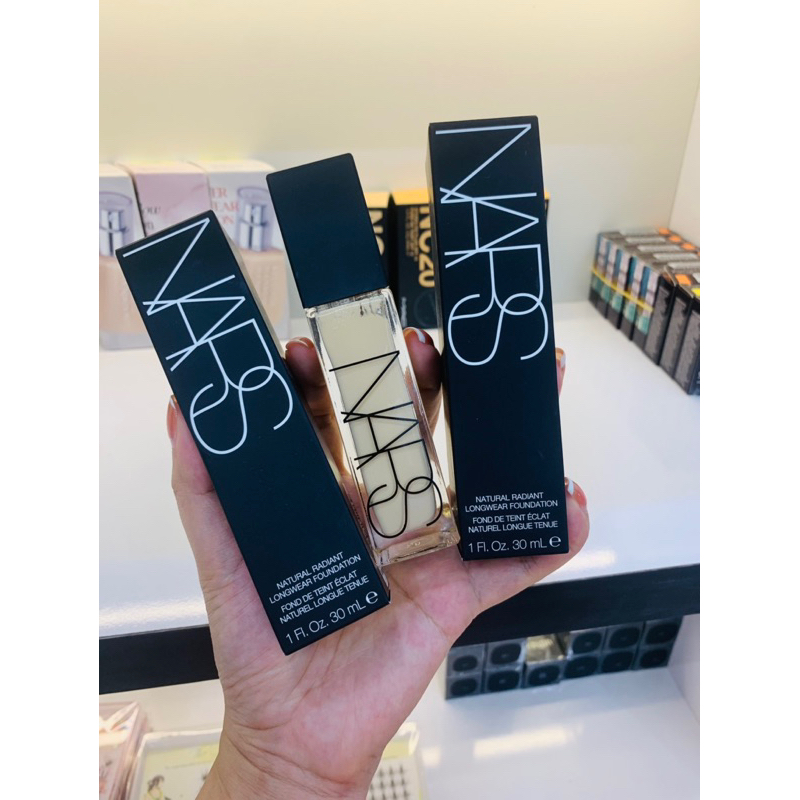 Kem nền Nars dài da dầu