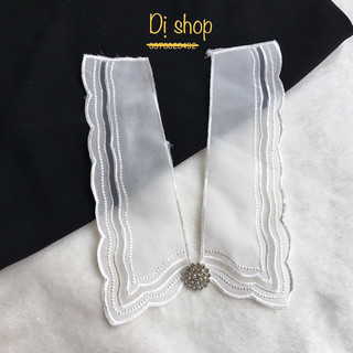 Cổ voan ren trắng