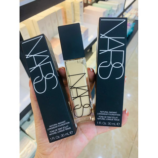 Kem nền Nars dài da dầu