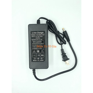 Sạc pin 5s3a 21v - 3a có quạt tản nhiệt dùng cho pin li-ion , có đèn báo đầy pin
