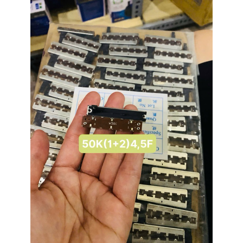 Set 5 chiết áp gạt 50K dài 4,5cm (1 chân + 2 chân)