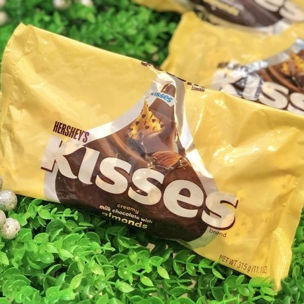 Socola Sữa & Hạnh Nhân Kisses Hershey's
