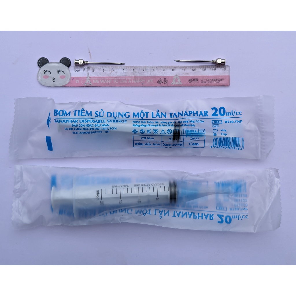 Bơm tiêm và mũi kim tiêm