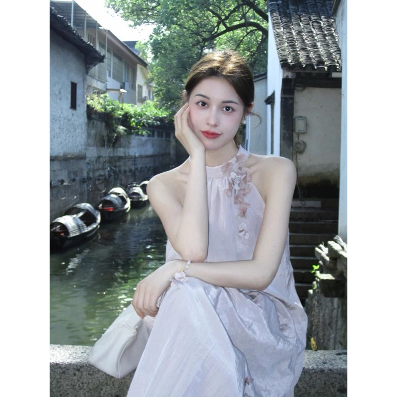đầm maxi cổ yếm đính hoa