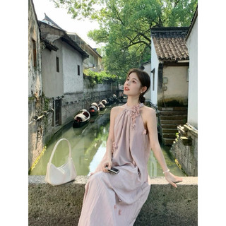 đầm maxi cổ yếm đính hoa