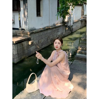 đầm maxi cổ yếm đính hoa
