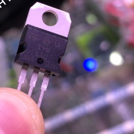 5 con IC thyristor bán dẫn TYN 610