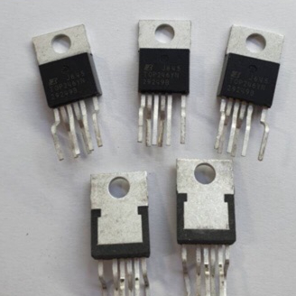 2 con ic nguồn Top246YN 6 chân