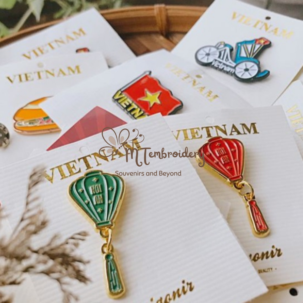 Huy Hiệu Enamel Pin cài áo hình Lồng Đèn Hội An