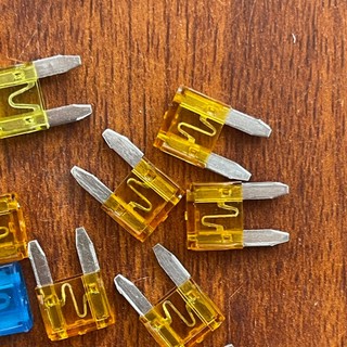 Cầu chì xe ga xe số từ 5A~25A.xmv