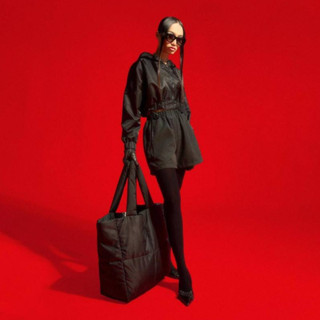 Túi xách nữ, chất vải nylon dày dặn, phong cách trendy, là min - LARGE PUFFER BAG