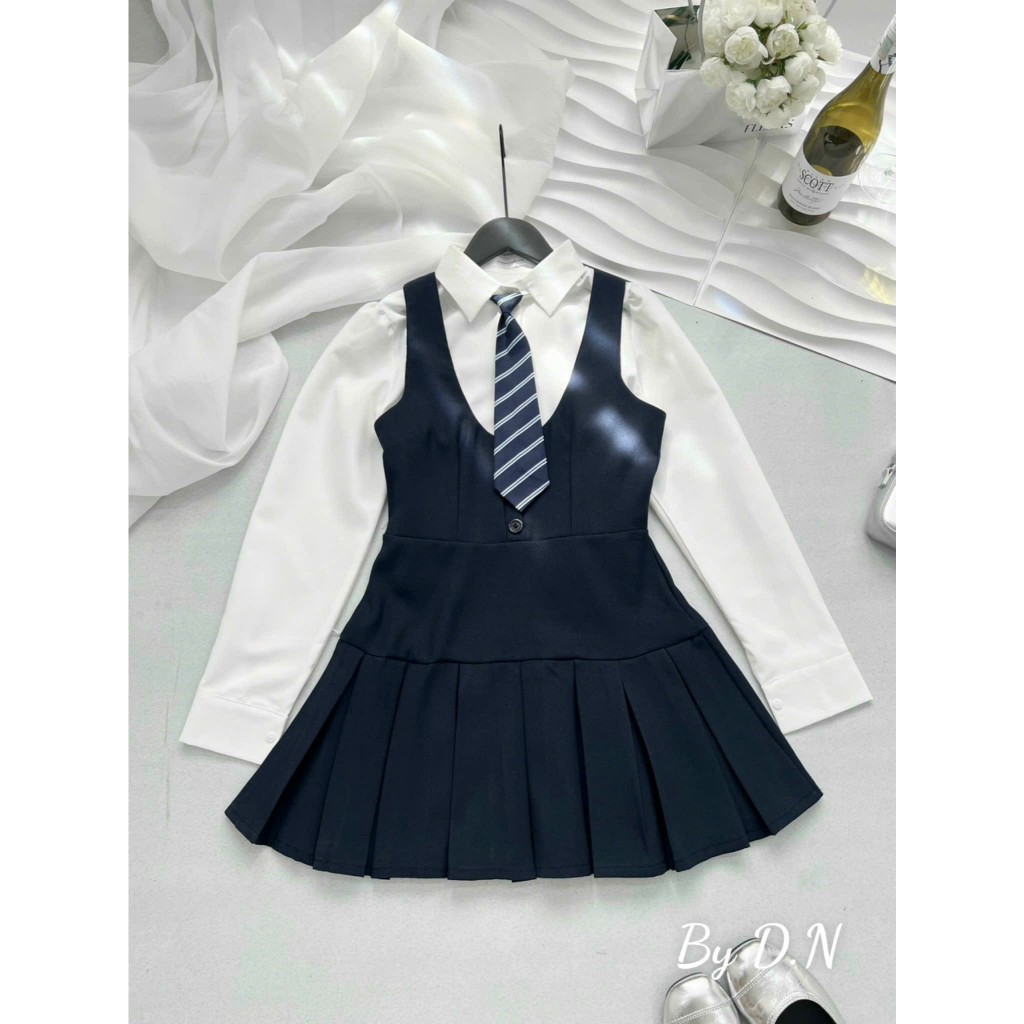 (Hàng Sẵn): Set Yếm Tuyết Đuôi Xếp Ly Mix Áo Sơ Mi Thô Tay Bồng Dài Tay Kèm Cà Vạt Chuẩn Form Mẫu Mặc Lollaye | BigBuy360 - bigbuy360.vn