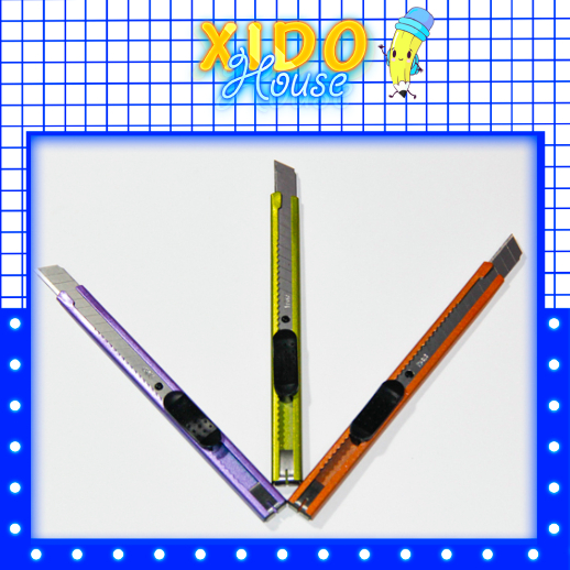 Dao rọc giấy Deli SK5 2066 vỏ kim loại SK5 nhiều màu dành cho học sinh - sinh viên.