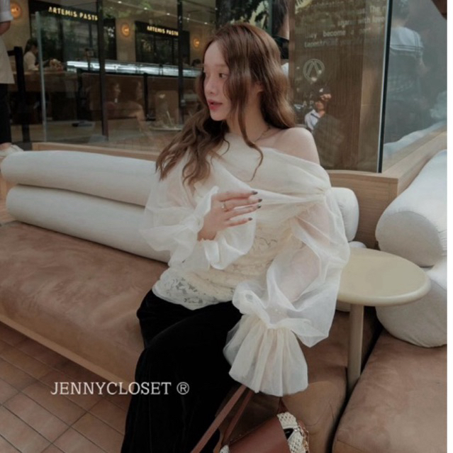 JENNYCLOSET ® Áo trễ vai voan tơ hoa ren cao cấp , Áo nữ dài tay hở vai phối ren hàng L1 (ảnh thật shop chụp) | BigBuy360 - bigbuy360.vn